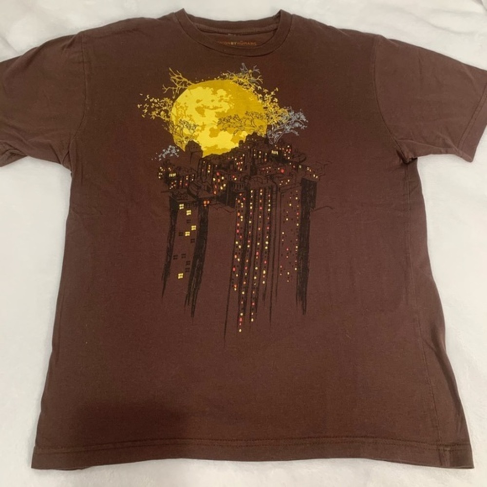 DESIGN BY HUMANS “HIGHRISE” BY RADIOMODE  T-shirt